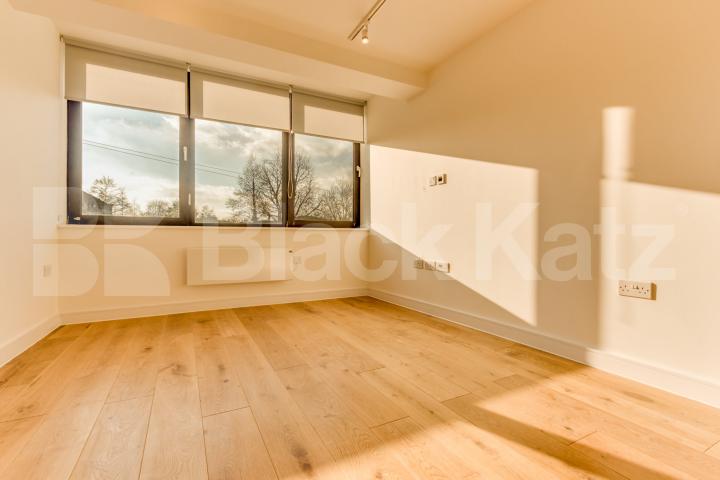 			PRICE REDUCTION, 1 Bedroom, 1 bath, 1 reception Apartment			 Pembroke Road, Muswell Hill